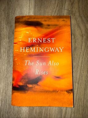 Ernest Hemingway : The Sun Also Rises - Orange Cover PAPERBACK